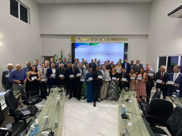 Câmara de Parnamirim entrega títulos de cidadão a parnamirinenses 