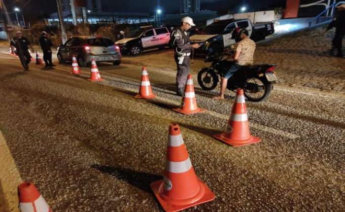 Três pessoas foram presas durante a Lei Seca na zona Sul e Oeste na madrugada