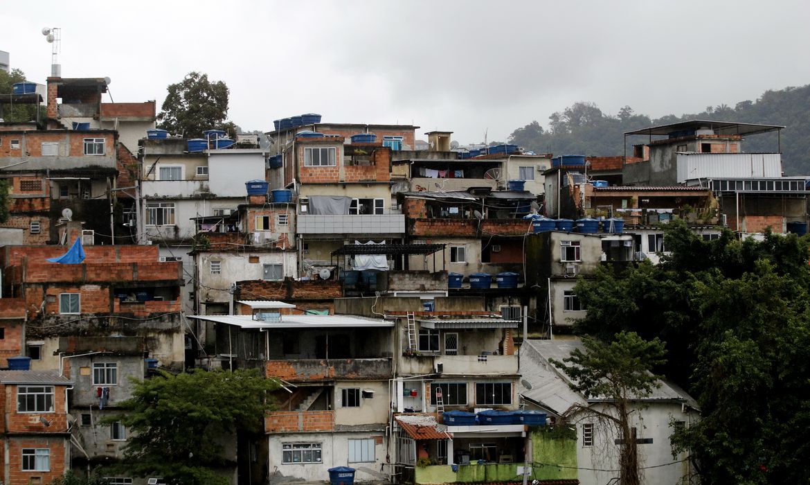 Quase 70% dos moradores de favelas não têm dinheiro para comida, aponta pesquisa