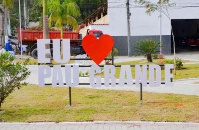 “Eu amo Pau Grande”: letreiro em distrito viraliza