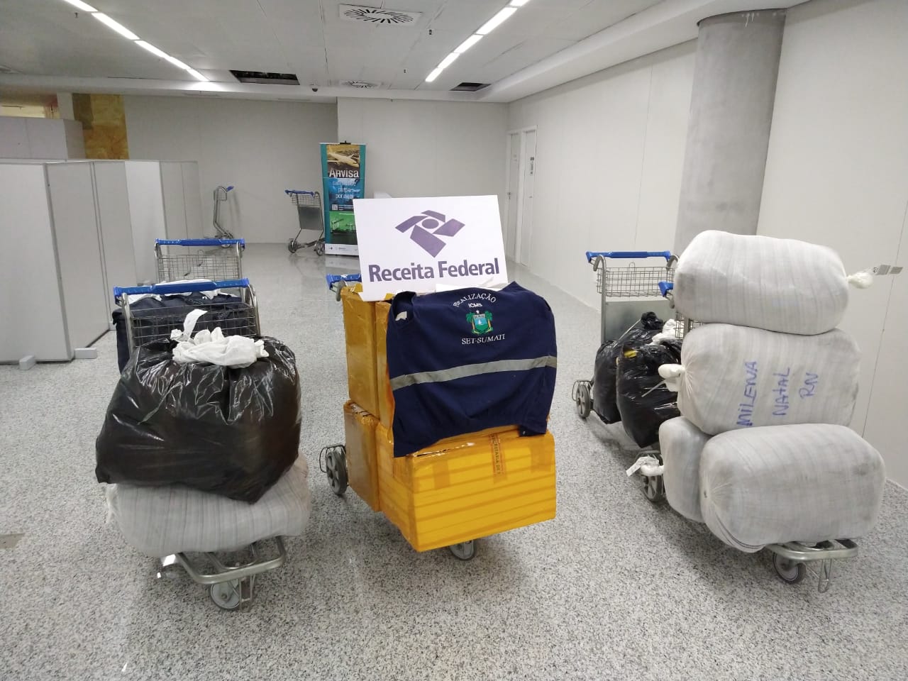 Mercadorias avaliadas em R$ 106 mil reais são apreendidas pela SET e Receita Federal no Aeroporto Aluízio Alves
