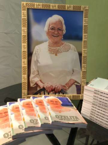 Jornalista Aglair Abreu lança livro em homenagem à trajetória da mãe 