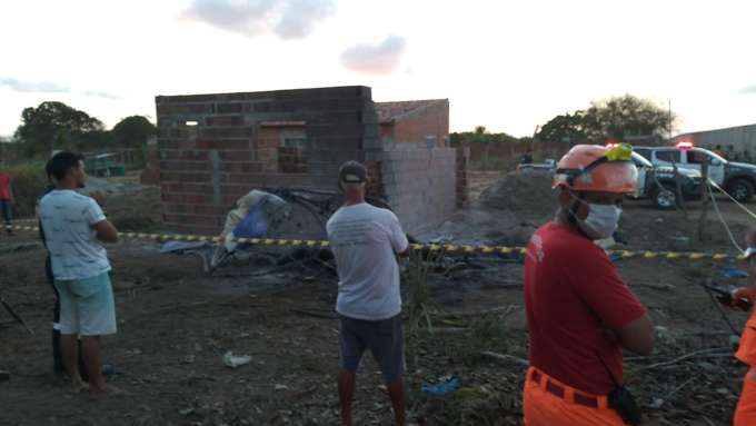 [VÍDEO] Duas pessoas morrem em queda de avião de pequeno porte em São José de Mipibu