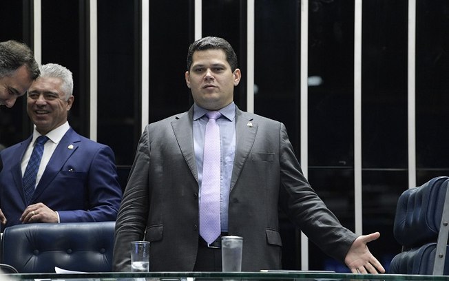 Aliados de Alcolumbre se dividem caso sua reeleição seja barrada pelo STF