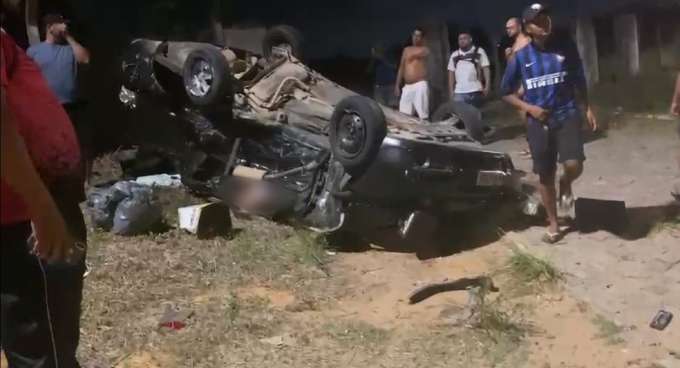 Universitário morre em colisão de carro com caminhão em Nova Parnamirim