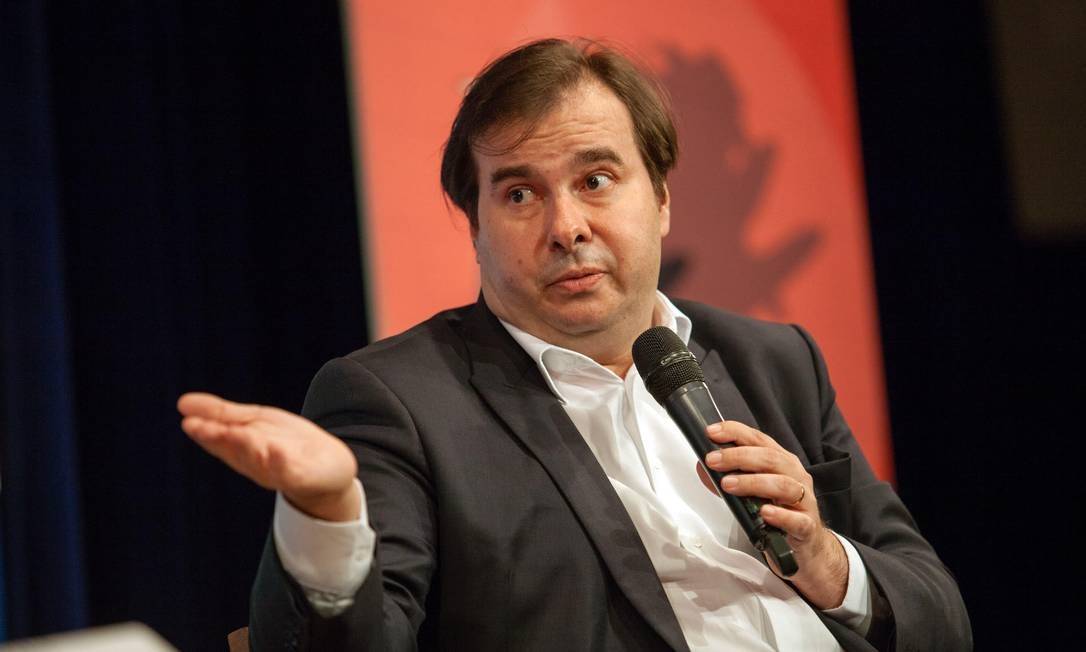 Rodrigo Maia diz que Bolsonaro não cometeu crimes que justifiquem impeachment