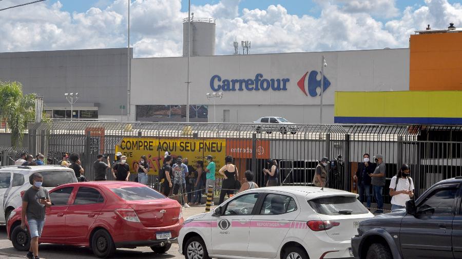 Ações do Carrefour recuam mais de 4% após assassinato
