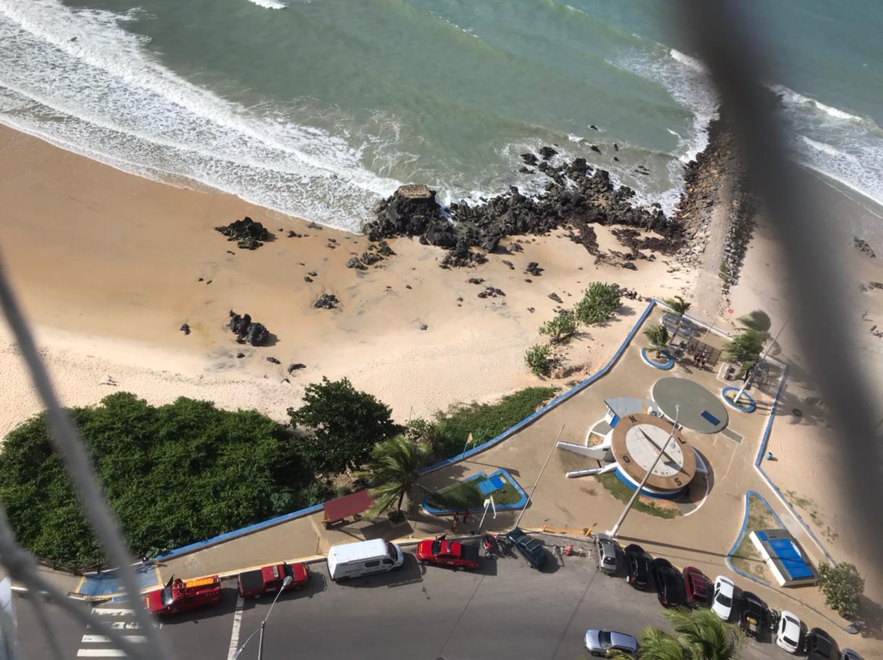 Bombeiros procuram garoto de 10 anos desaparecido quando surfava em Areia Preta