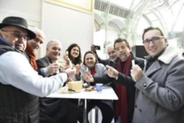 Viagem de turismo da governadora: Vai fazer um ano do contrabando do pedaço de queijo de manteiga para França