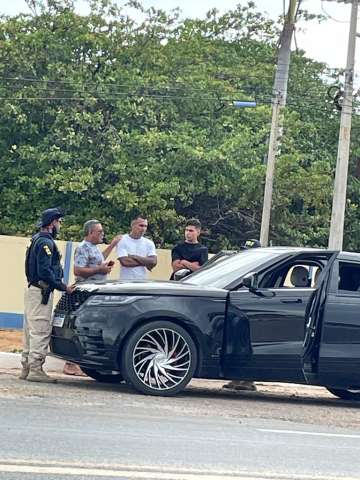 Veron, do Palmeiras, quase cai na 