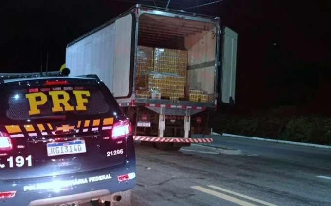 PRF apreende carga com mais 41 mil latas de cerveja avaliada em R$ 83 mil sem documentação fiscal em Mossoró