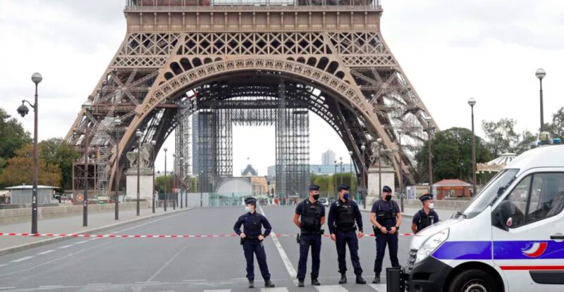 Torre Eiffel é evacuada em Paris após ameaça de bomba