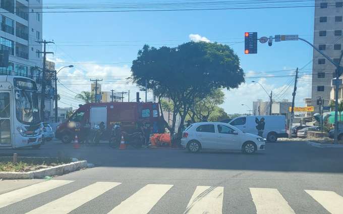 Acidente deixa trânsito lento na Hermes