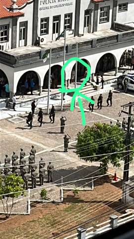 Fátima vê de perto o fardamento cubano da PM