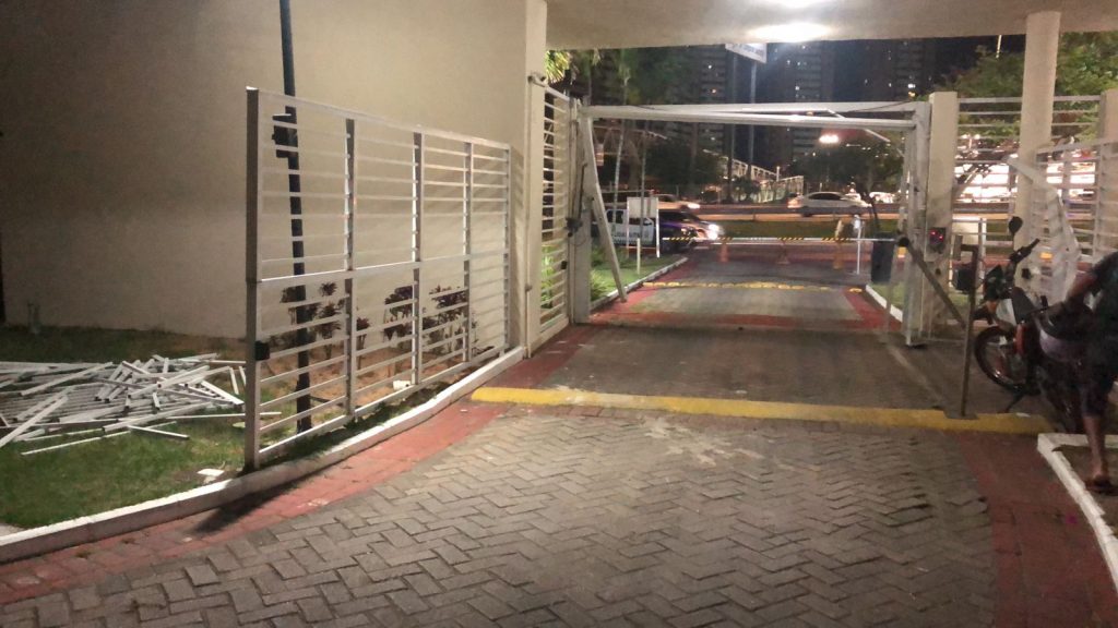 Após perseguir mulher e arrombar portão de condomínio em Neópolis, Homem é preso por policiais