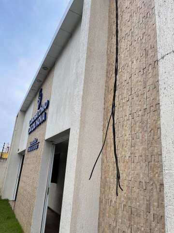 Laboratório tem fios roubados