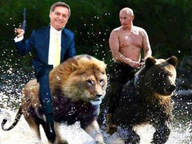 Putin e Bolsonaro com os bichinhos de estimação