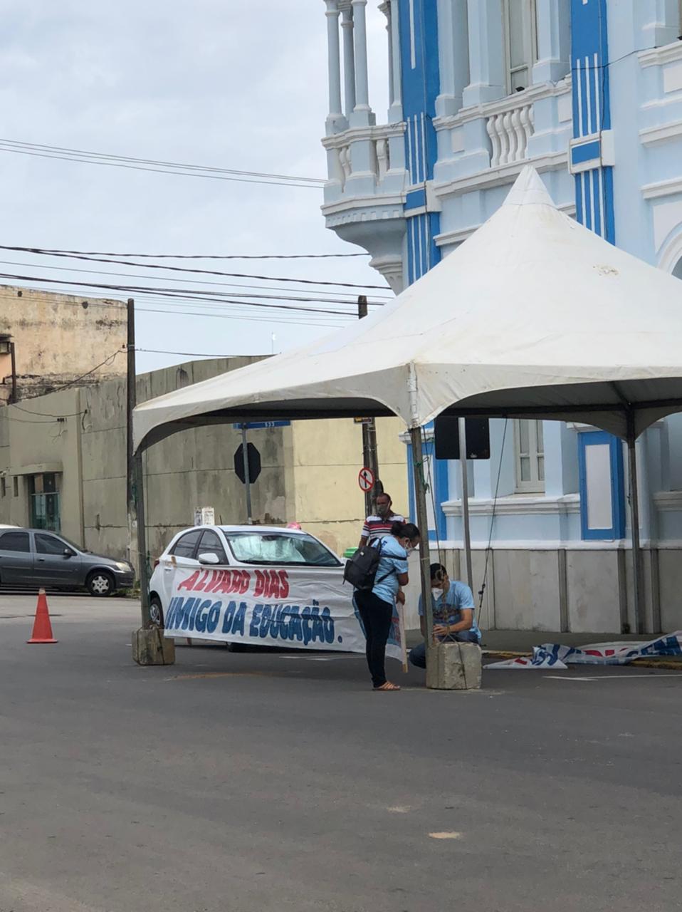 Sindicato dos Professores só tem exigência para trabalhar; para protestar parece que não existe Covid