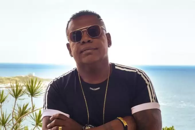 MC Marcinho sofre parada cardíaca e é intubado; estado de saúde é grave, mas estável
