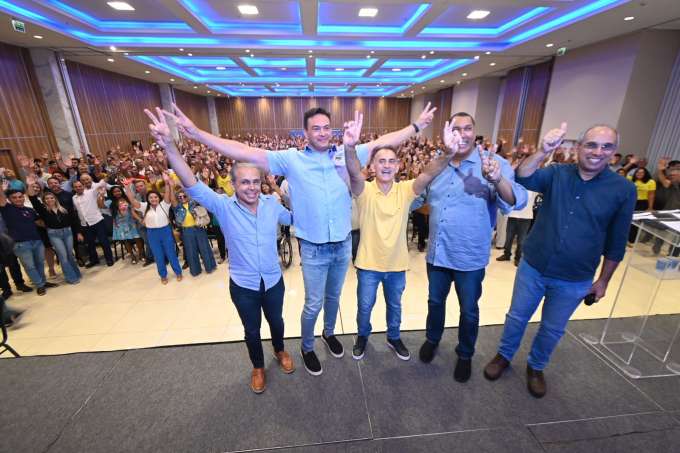 Podemos mostra força empossa presidentes das comissões municipais e filia cinco prefeitos e um vereador da capital potiguar
