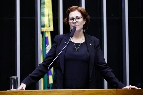Deputada federal Carla Zambelli testa positivo para covid-19