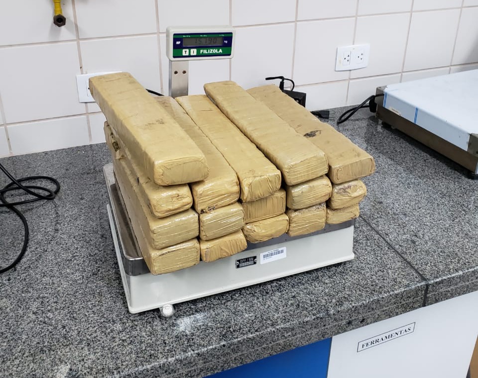 Homem é preso pela Polícia Federal com quase 16 kg de maconha no aeroporto Aluízio Alves
