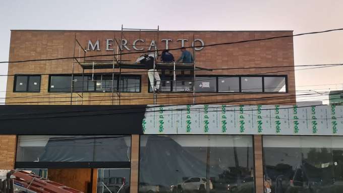 Depois de um parto, a Mercatto vai abrir