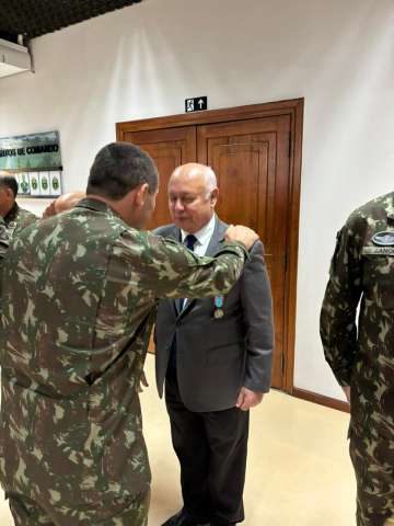 General Araújo Lima é homenageado nos 80 anos da AMAN