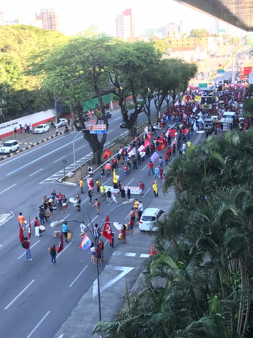 Esquerda interdita trecho da Salgado Filho em 