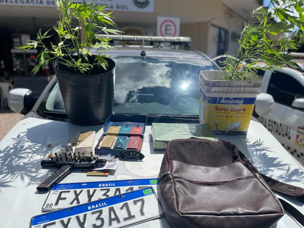 PM apreende arma caseira, drogas e pés de maconha em Nova Parnamirim; suspeitos fugiram após troca de tiros