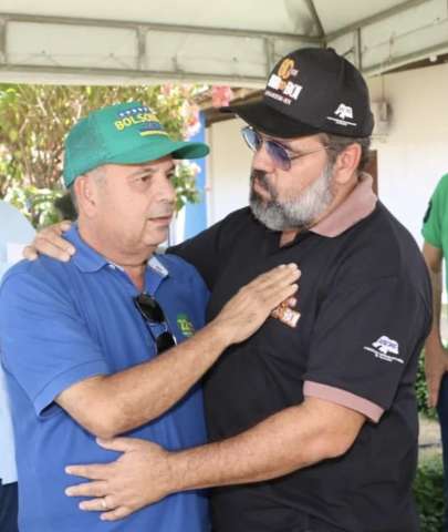 Marcelo Passos abraça Rogério Marinho