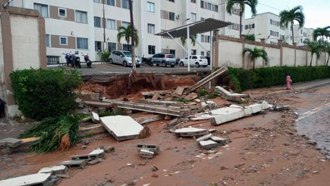 Muro em condomínio na zona Norte desaba após chuva