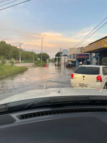 Lagoa de captação no conjunto Pirangi segue transbordada