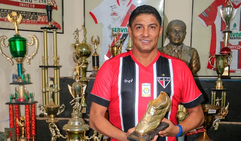 Bandidos roubam Chuteiras de Ouro de Jardel