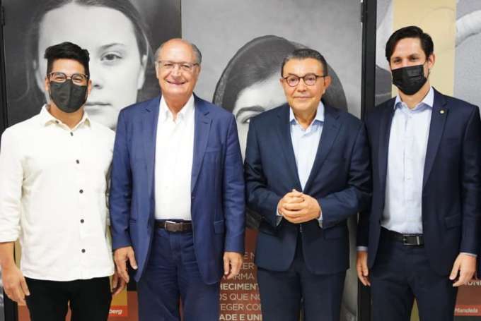 Apresentador Léo Souza decide por filiação ao PSB