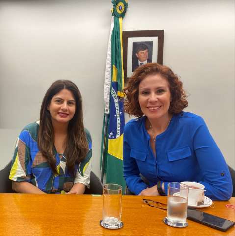 Roberta Lacerda com Carla Zambelli em Brasília
