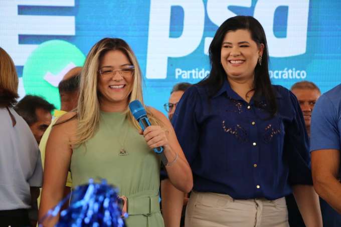 Ato de filiação atrai multidão e marca início da pré-campanha do grupo da prefeita Marianna em Pau dos Ferros
