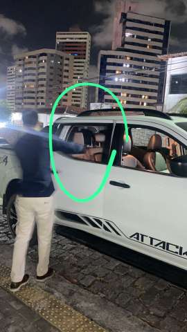 [VÍDEO] Bandidos arrombam carro enquanto vítima estava em igreja em Lagoa Nova