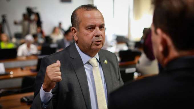 Rogério Marinho encabeça posição e consegue número de assinaturas para plebiscito sobre aborto