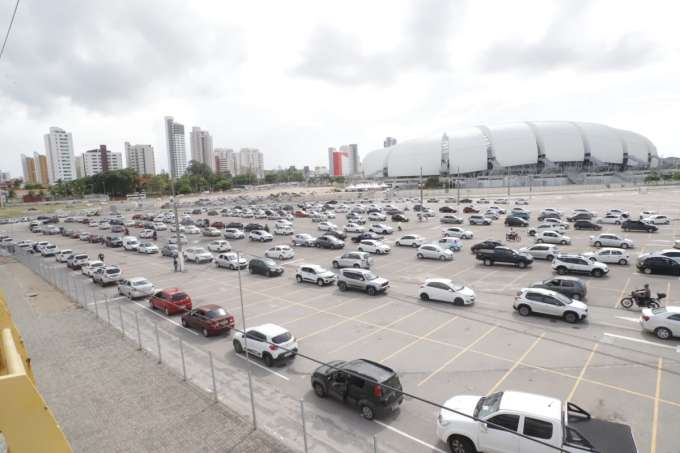 Primeiro dia do drive de testagem para Covid tem grande movimento na Arena das Dunas