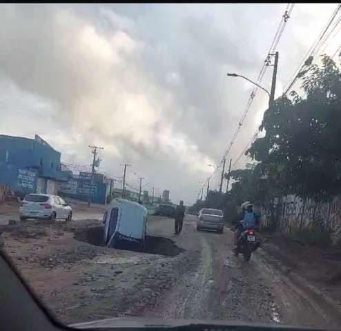 Chuva reabre buraco na Coophab