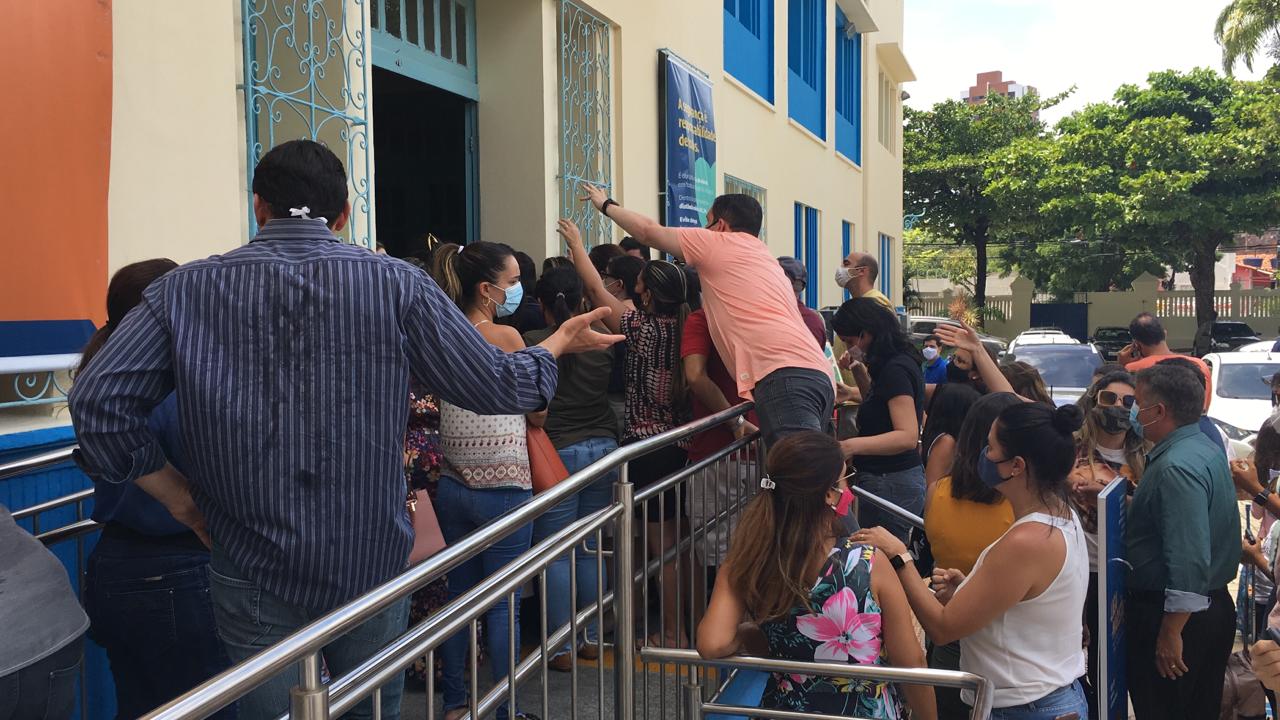 Desorganização marca a saída do 1° dia de aula no Marista