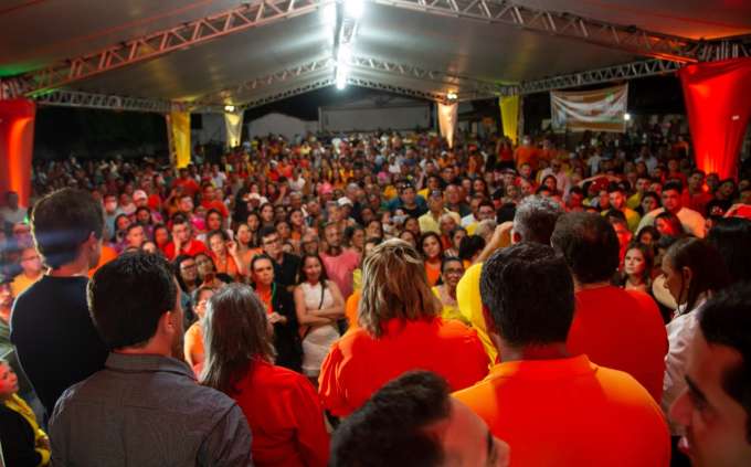 Baraúna reúne multidão para lançamento da pré-candidatura do empresário Ivanilson Oliveira
