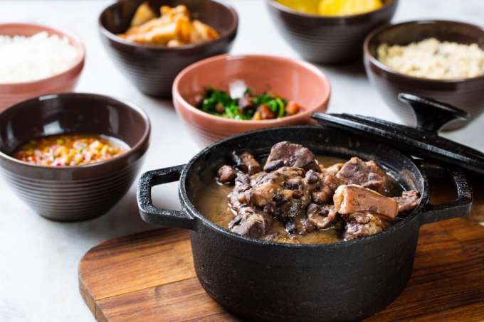 Fim de semana com música e feijoada no Restaurante Mipibu