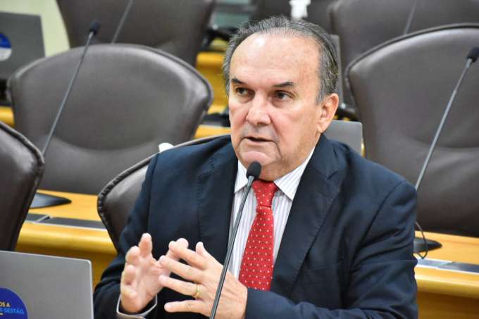 Nelter Queiroz critica envio de veículos apreendidos no Vale do Assú para pátio privado em Mossoró