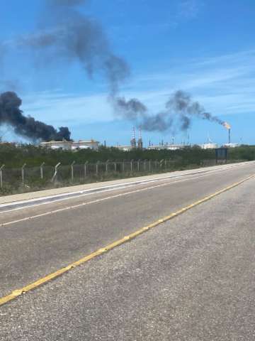 [VÍDEO] Incêndio na refinaria Clara Camarão, em Guamaré