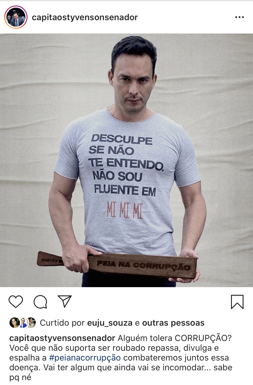 Styvenson segura a madeira contra a corrupção