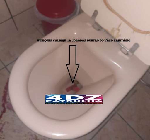 Suspeito de assalto à farmácia toma tiro nos glúteos e esconde munições em vaso sanitário no RN