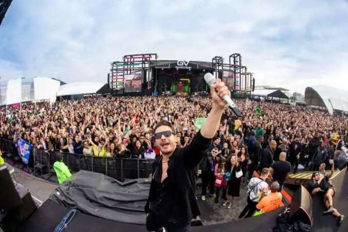 Nos últimos ingressos à venda, Garota VIP Natal já é sucesso para o show em outubro na Arena das Dunas