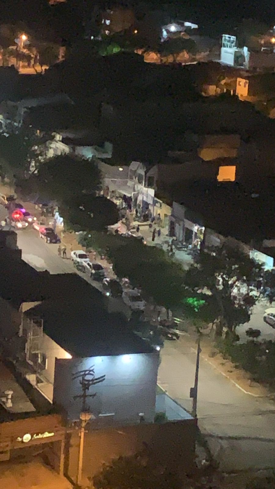 Muita bala na Praça Augusto Leite em Tirol